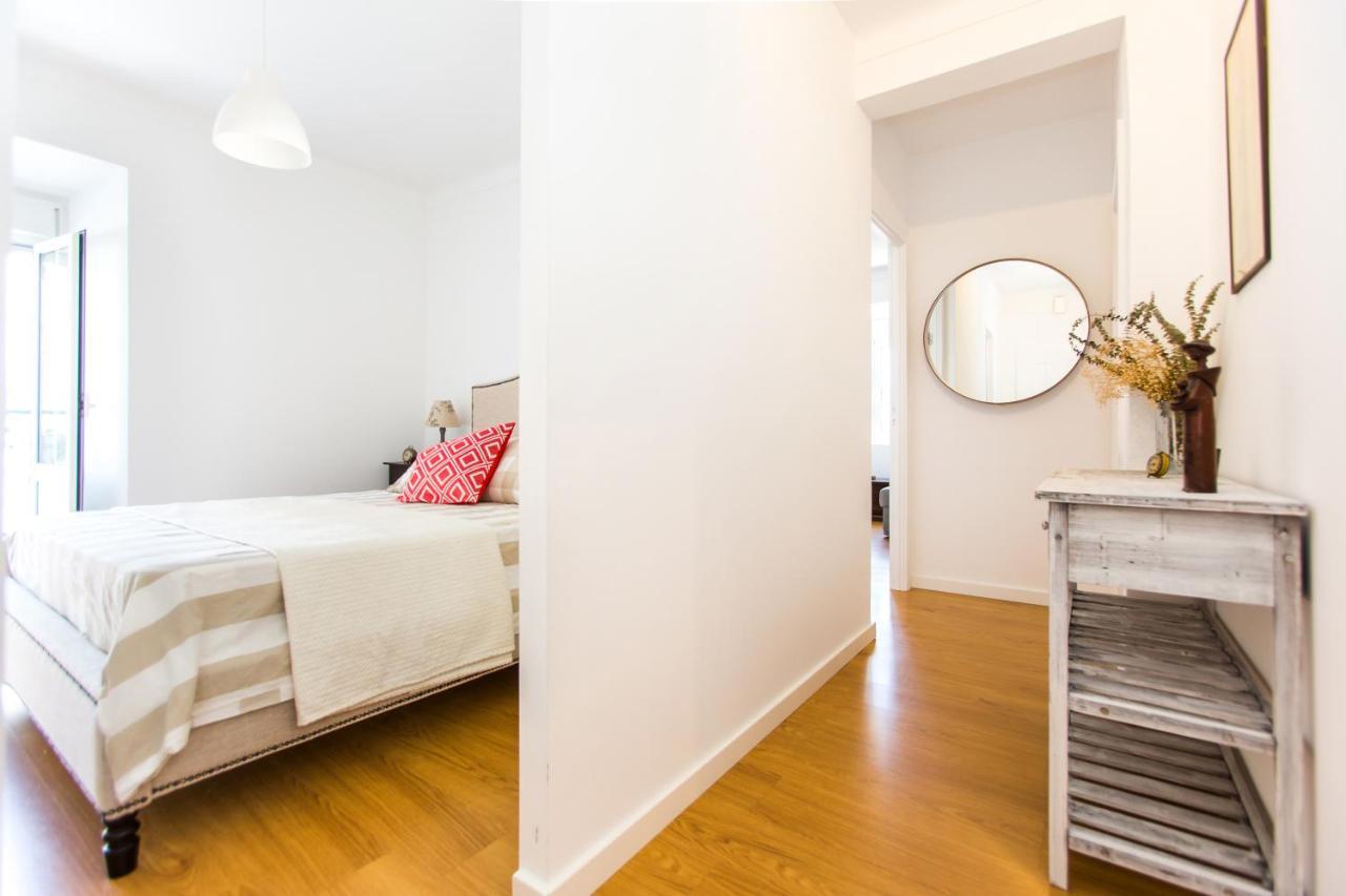 Belem! Charming 2 Bedroom Apartment W Terrace, Wifi & Free Street Parking Lisbon Exterior photo